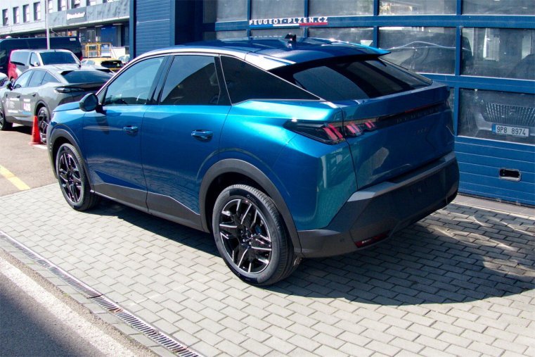 Peugeot 3008, Peugeot 3008 GT Hybrid 145 e-DCS6, barva modrá
