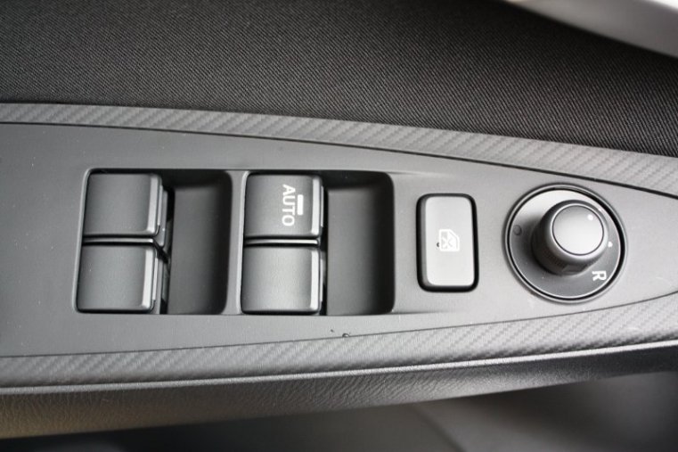 Mazda 2, SKYACTIV-G, barva bílá