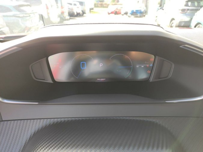 Peugeot 2008, Peugeot 2008 ALLURE 1.2 136k HY AUTOMAT, barva červená