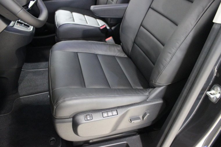 Peugeot Traveller, Peugeot Traveller Allure L2 2.0 180k EAT8, barva šedá