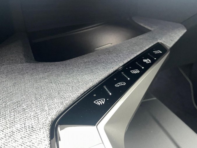 Peugeot 3008, Peugeot 3008 GT Hybrid 145 e-DCS6, barva černá