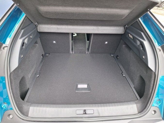 Peugeot 3008, Peugeot 3008 ALLURE Hybrid 136 e-DCS6, barva modrá
