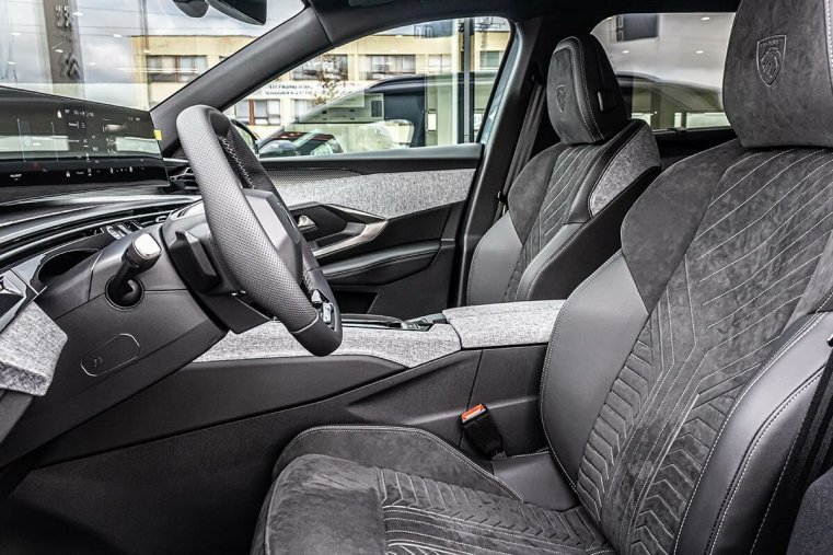 Peugeot 5008, Peugeot 5008 0,0 E- GT Elektromotor 157 kW, barva modrá