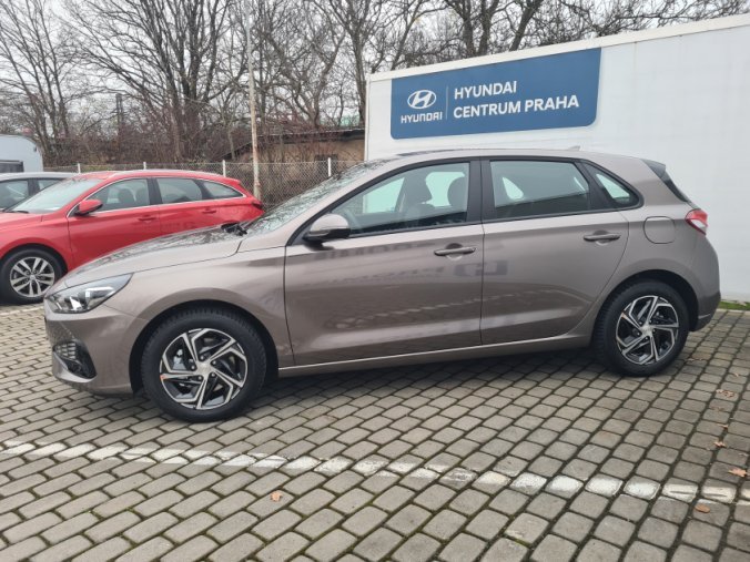 Hyundai i30, 1,5i 81 kW MT, barva bronzová