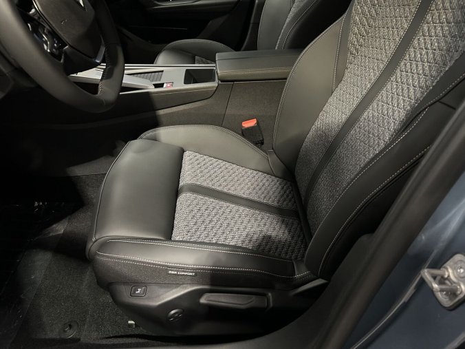 Peugeot 308, Peugeot 308 SW ALLURE Hybrid 145 e-DCS6, barva modrá