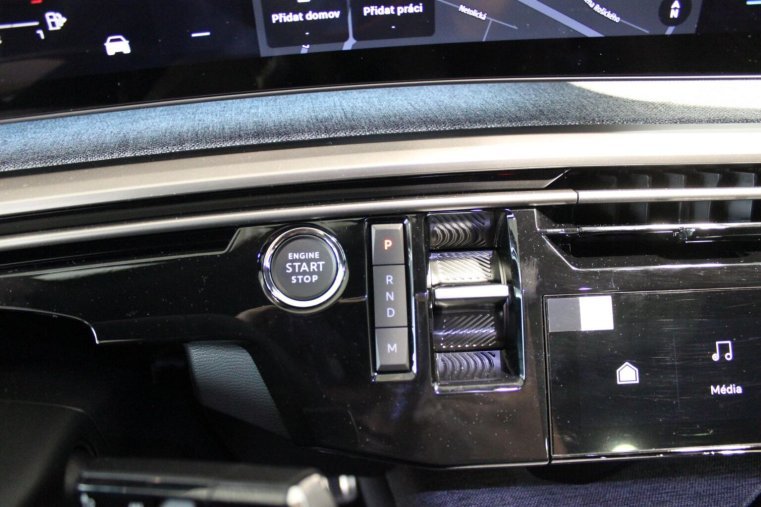 Peugeot 5008, Peugeot 5008 GT Hybrid 145 e-DCS6, barva černá