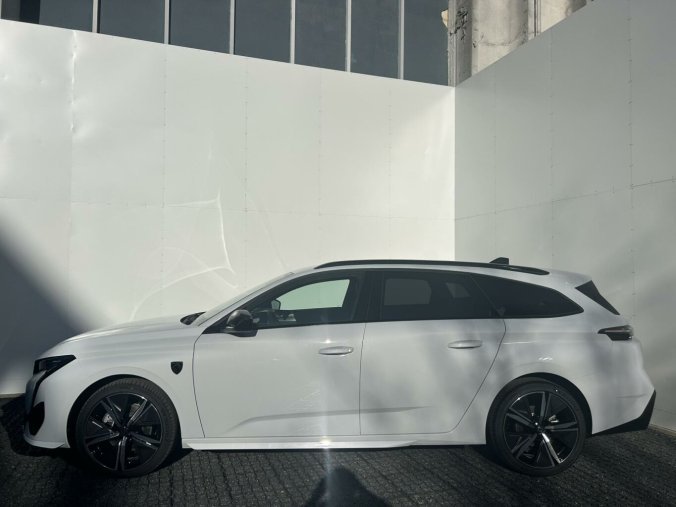 Peugeot 308, Peugeot 308 SW GT Hybrid 145 e-DCS6, barva bílá
