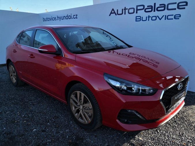 Hyundai i30, 1,6 CRDi 100 kW (diesel) 6 st. man, barva červená