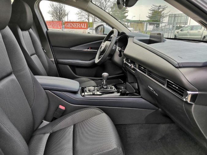 Mazda CX-30, 2,0sky-X 132kW/180k, barva stříbrná