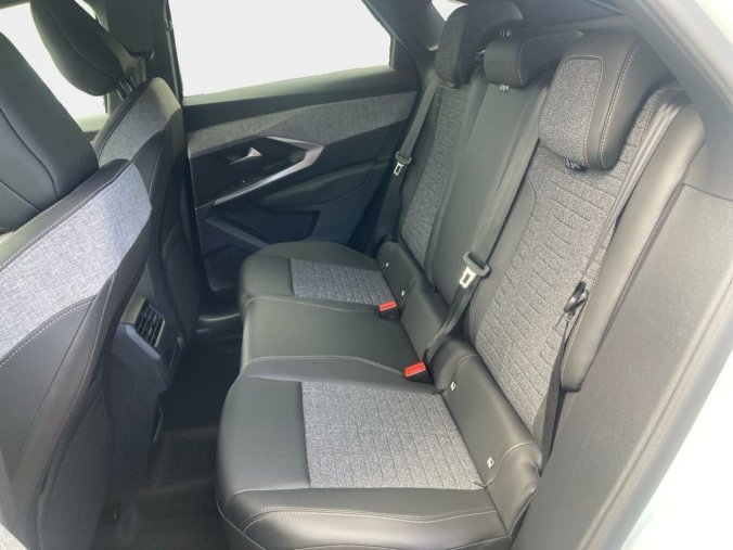 Peugeot 3008, Peugeot 3008 ALLURE Hybrid 136 e-DCS6, barva bílá