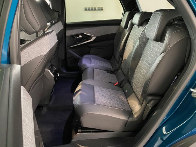Peugeot 5008, Peugeot 5008 ALLURE Hybrid 145 e-DCS6 - 3106, barva modrá