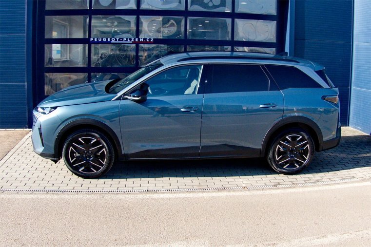 Peugeot 5008, Peugeot 5008 ALLURE Hybrid 145 e-DCS6, barva modrá