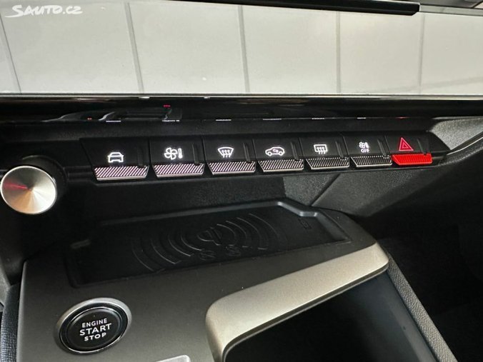 Peugeot 408, Peugeot 408 ALLURE Hybrid 145k e-DCS6, barva modrá