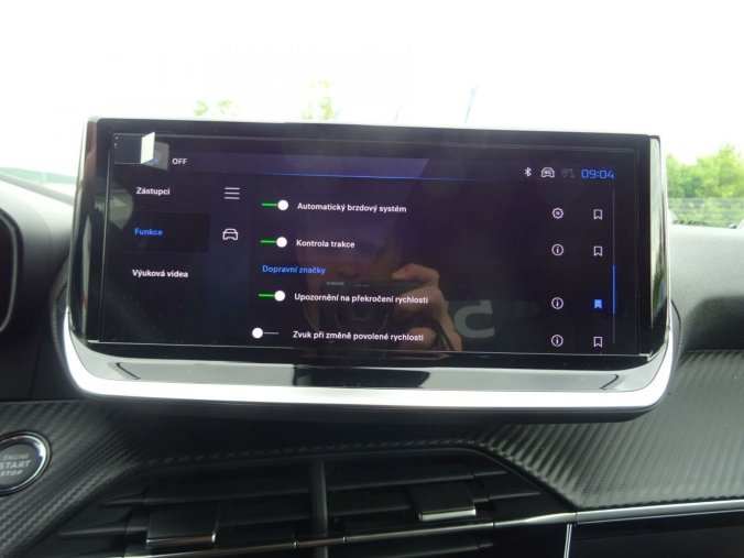 Peugeot 2008, Peugeot 2008 ALLURE Hybrid 145k e-DCS6, barva šedá