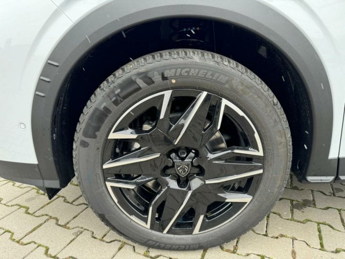 Peugeot 5008, Peugeot 5008 5008 ALLURE Hybrid 136 e-DCS6, barva bílá