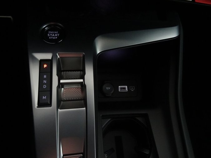 Peugeot 408, Peugeot 408 GT Hybrid 136 e-DCS6, barva modrá