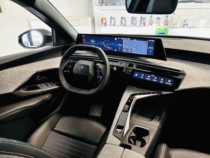 Peugeot 3008, Peugeot 3008 GT Hybrid 136 e-DCS6, barva modrá