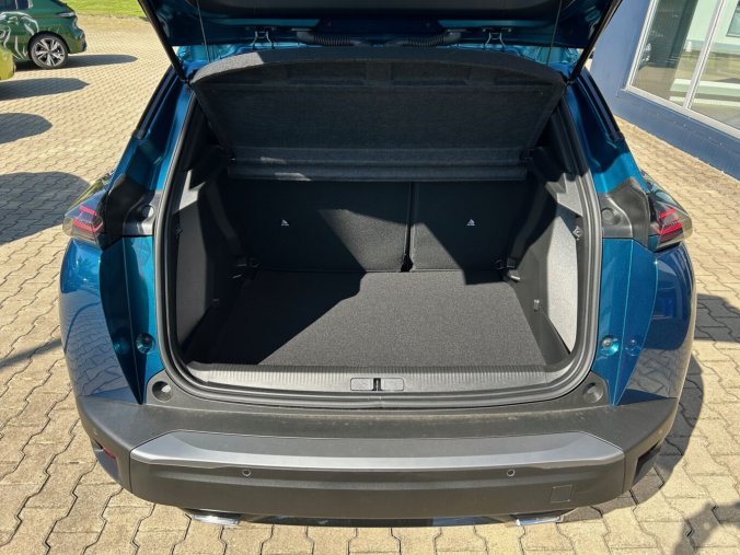 Peugeot 2008, Peugeot 2008 ALLURE Hybrid 145k e-DCS6, barva modrá