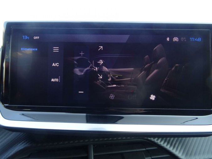 Peugeot 2008, Peugeot 2008 ALLURE Hybrid 145k e-DCS6, barva stříbrná