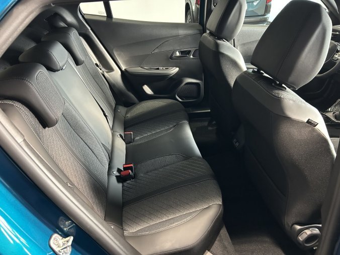 Peugeot 2008, Peugeot 2008 ALLURE Turbo 100 MAN6, celoroční PNEU, kamery, barva modrá