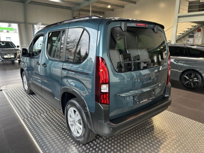 Peugeot Rifter, Peugeot Rifter ALLURE BlueHDi 100 S&S MAN6, barva modrá