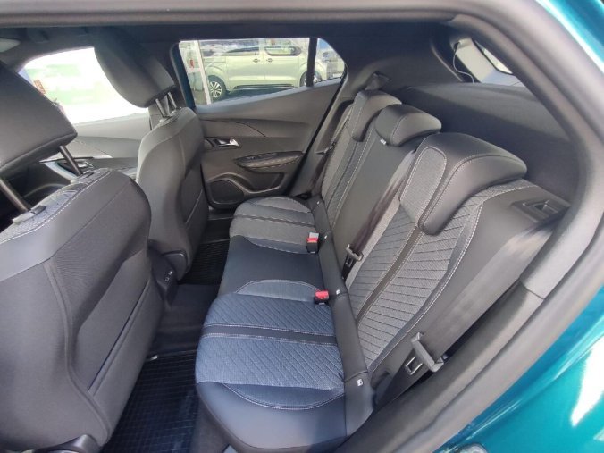 Peugeot 2008, Peugeot 2008 ALLURE 1.2 TURBO 100k 2xkamera, barva modrá