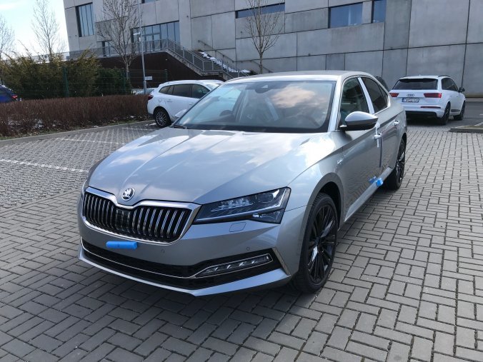 Škoda Superb, 2,0 TSI 206 kW 7-stup. automat. 4x4, barva šedá