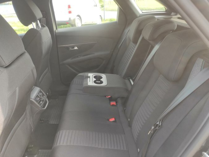 Peugeot 3008, Peugeot 3008 ACTIVE PACK 1.2  130k AUT8, barva šedá