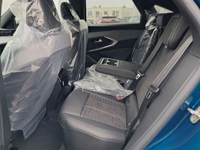 Peugeot 3008, Peugeot 3008 3008 GT Hybrid 145 e-DCS6, barva modrá