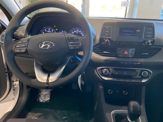 Hyundai i30, 1,5i 81 kW MT, barva bílá