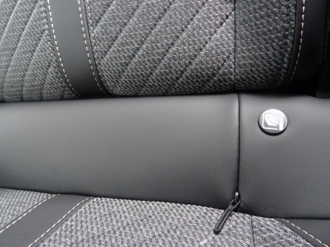 Peugeot 2008, Peugeot 2008 ALLURE PureTech 100k MAN6, barva černá