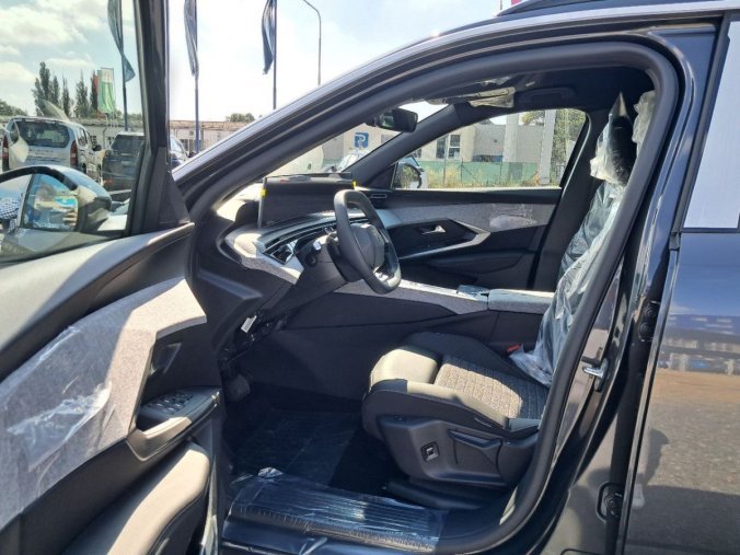 Peugeot 5008, Peugeot 5008 5008 ALLURE Hybrid 145 e-DCS6-, barva šedá
