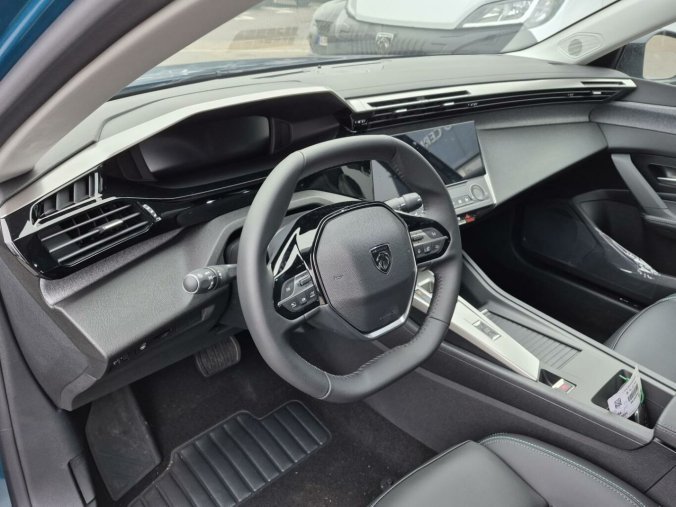 Peugeot 408, Peugeot 408 ALLURE Hybrid 136 e-DCS6, barva modrá