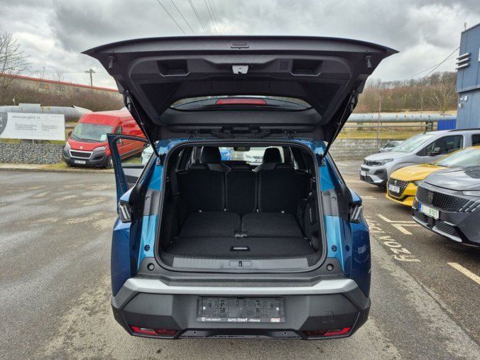 Peugeot 5008, Peugeot 5008 ALLURE Hybrid 145 e-DCS6, barva modrá