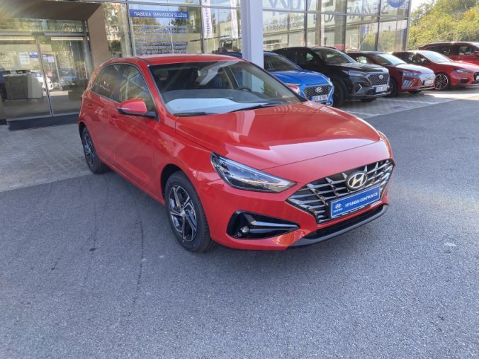 Hyundai i30, 1,5i 81 kW MT, barva červená