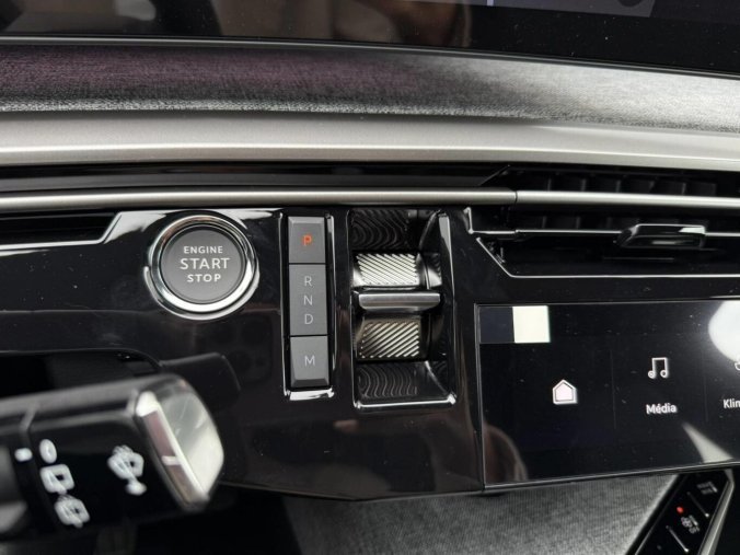 Peugeot 5008, Peugeot 5008 ALLURE Hybrid e-DCS6 1,2, barva bílá