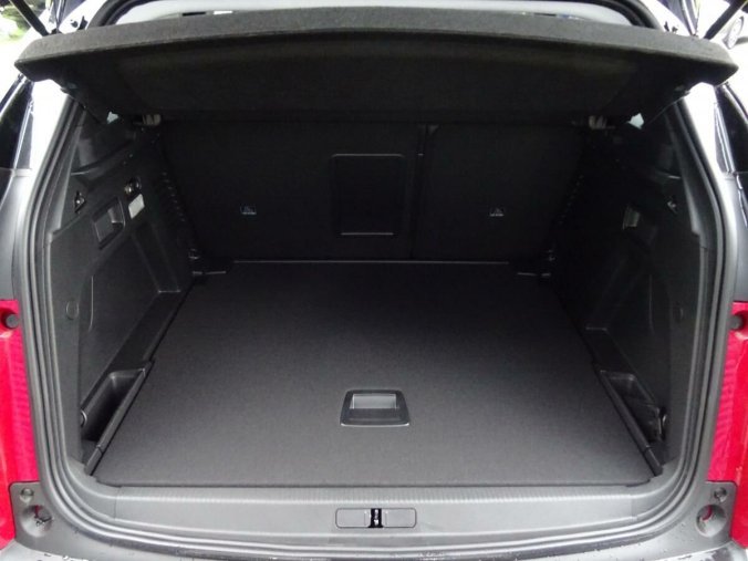 Peugeot 3008, Peugeot 3008 ALLURE PACK 1.5 BHDi 130k EAT8, barva červená