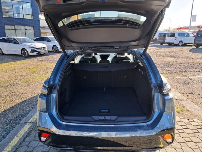 Peugeot 308, Peugeot 308 SW GT BlueHDI 130 S&S EAT8, barva modrá