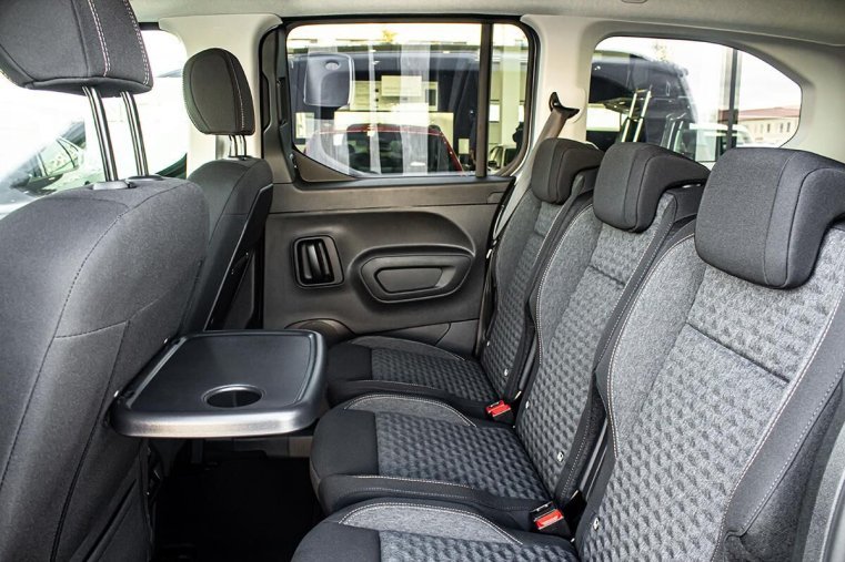 Peugeot Rifter, Peugeot Rifter 1,5 LONG GT 7 míst 130k EAT8, barva šedá