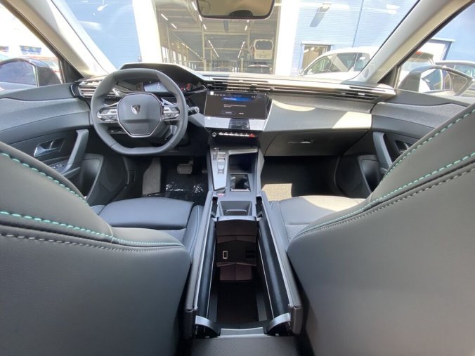 Peugeot 308, Peugeot 308 SW ALLURE Hybrid 145 e-DCS6, barva šedá