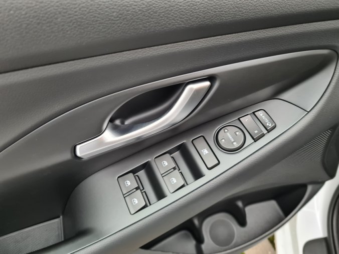 Hyundai i30, 1,5 T-GDI 117 kW iMT MHEV, barva bílá