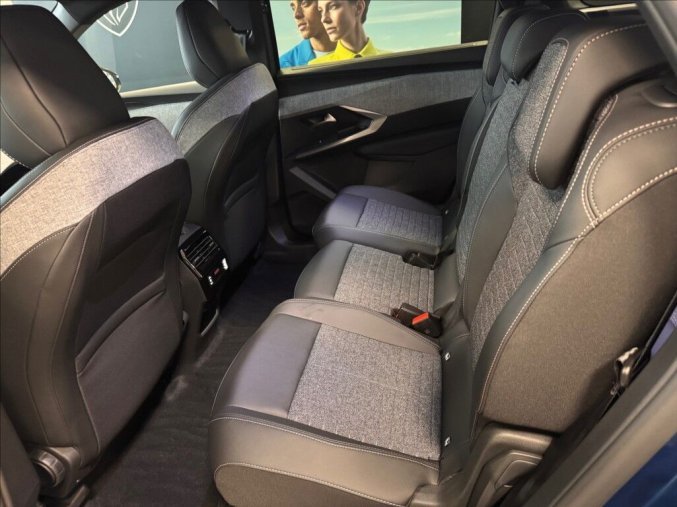 Peugeot 5008, Peugeot 5008 1,2 ALLURE Hybrid 145 e-DCS6, barva modrá