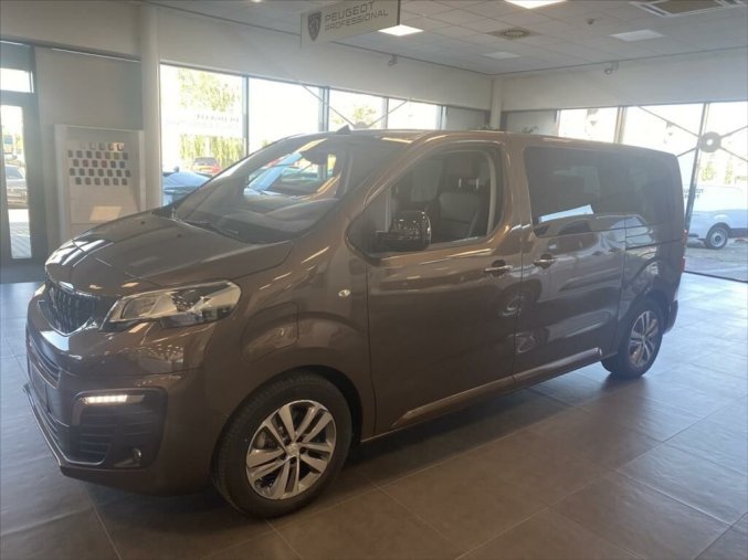 Peugeot Traveller, Peugeot Traveller ALLURE e 100kw, barva hnědá