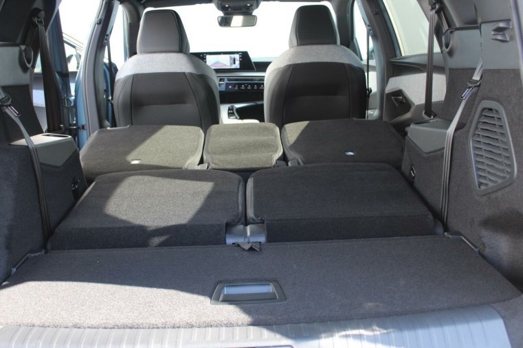 Peugeot 5008, Peugeot 5008 ALLURE Hybrid 145k e-DCS6, barva modrá