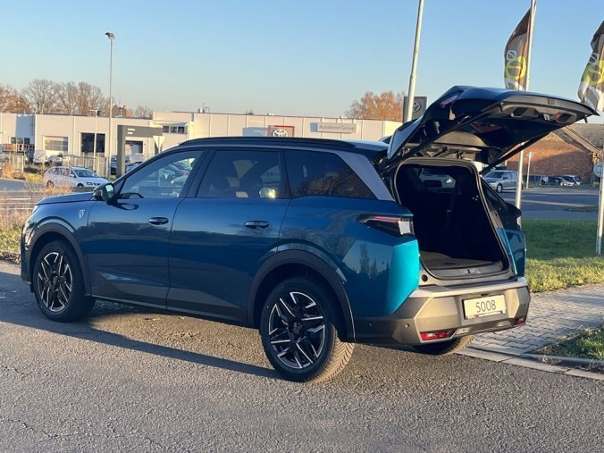 Peugeot 5008, Peugeot 5008 GT Hybrid 145 e-DCS6, barva modrá