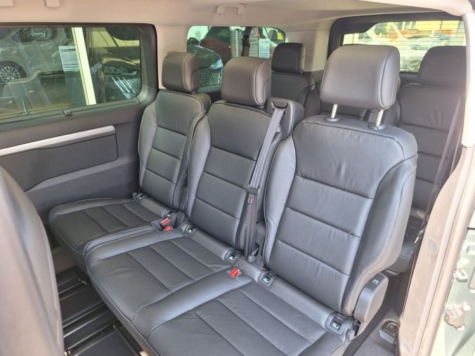 Peugeot Traveller, Peugeot Traveller ALLURE Long 2.2 BHDi 180k EAT8, barva šedá