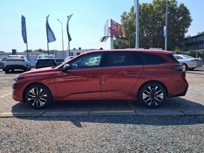 Peugeot 308, Peugeot 308 SW ALLURE Hybrid 145 e-DCS6, barva červená