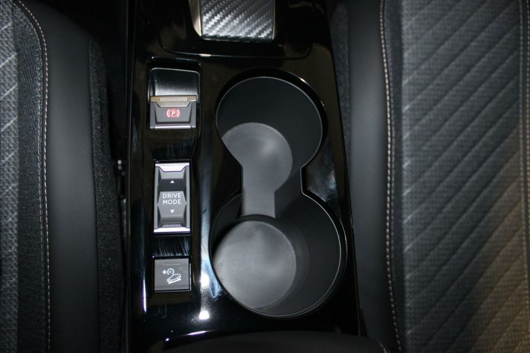 Peugeot 2008, Peugeot 2008 ALLURE Hybrid 136 e-DCS6, barva černá