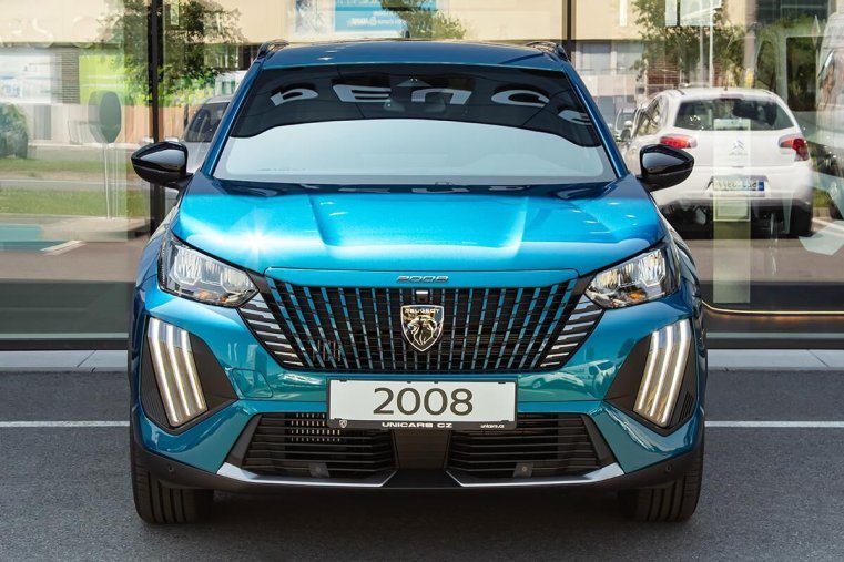 Peugeot 2008, Peugeot 2008 1,2 ALLURE Hybrid 145 e-DCS6, barva oranžová