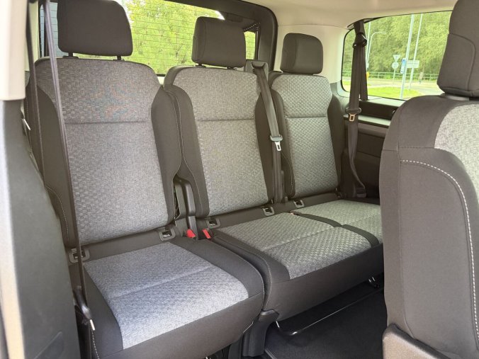 Peugeot Traveller, Peugeot Traveller Active L2 2.2 BlueHDi 150 MAN6, barva zelená